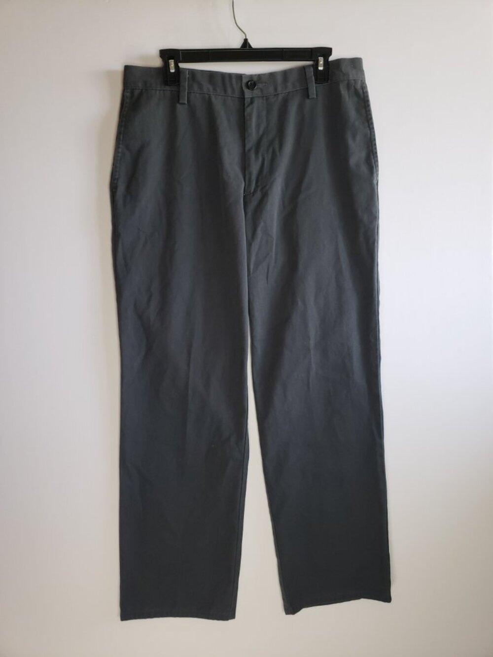Dockers Standard Easy Khaki Straight-Fit Flat-Front Pants Mens 33x30 Dark Gray